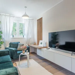 Apartment Norah With Private Parking, Pula
