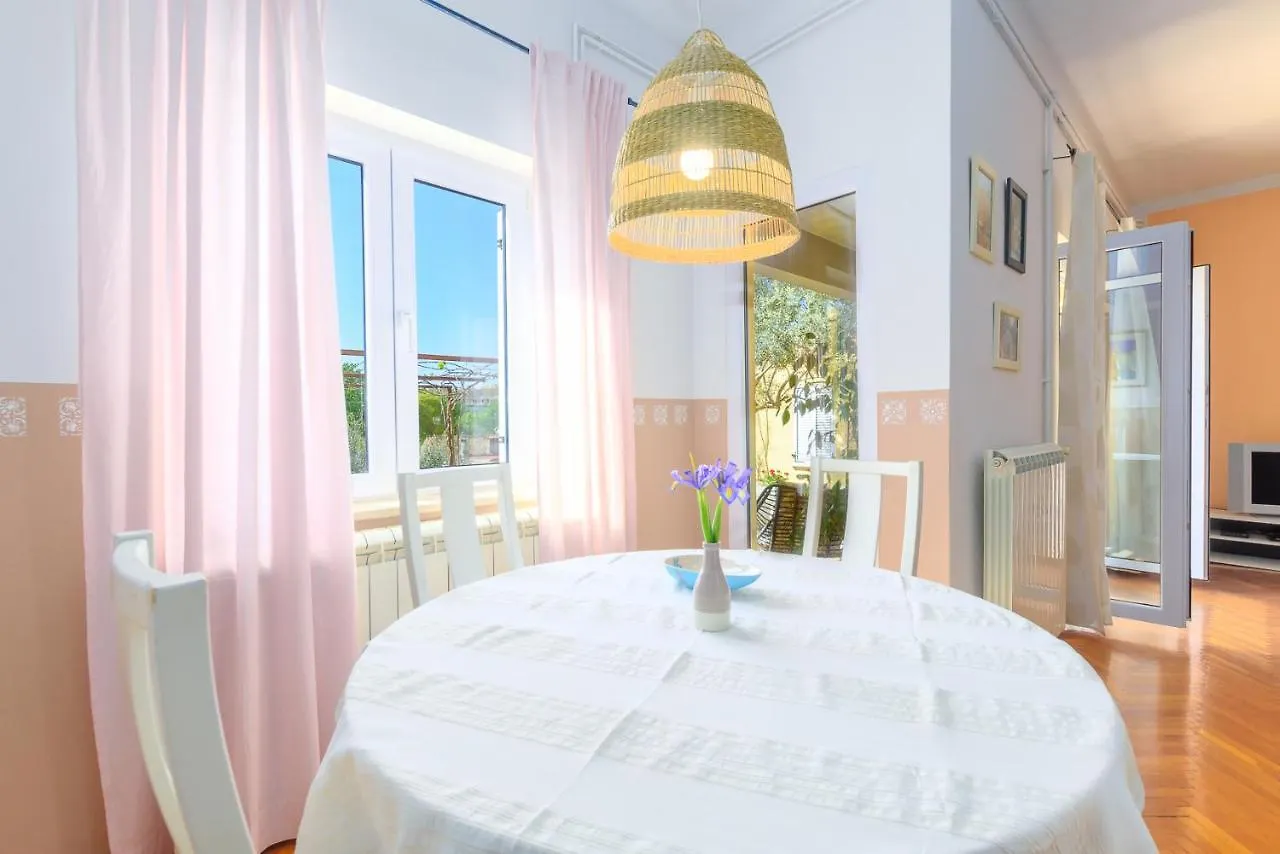 Apartment Macan, Beautiful Green Oasis Pula