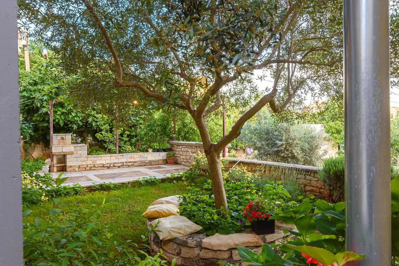 Apartment Macan, Beautiful Green Oasis Pula