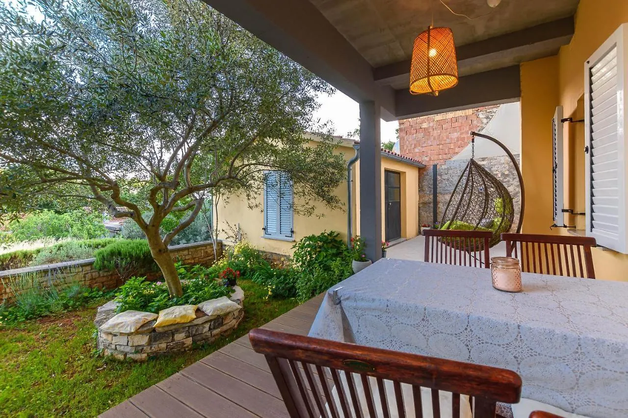 Apartment Macan, Beautiful Green Oasis Pula